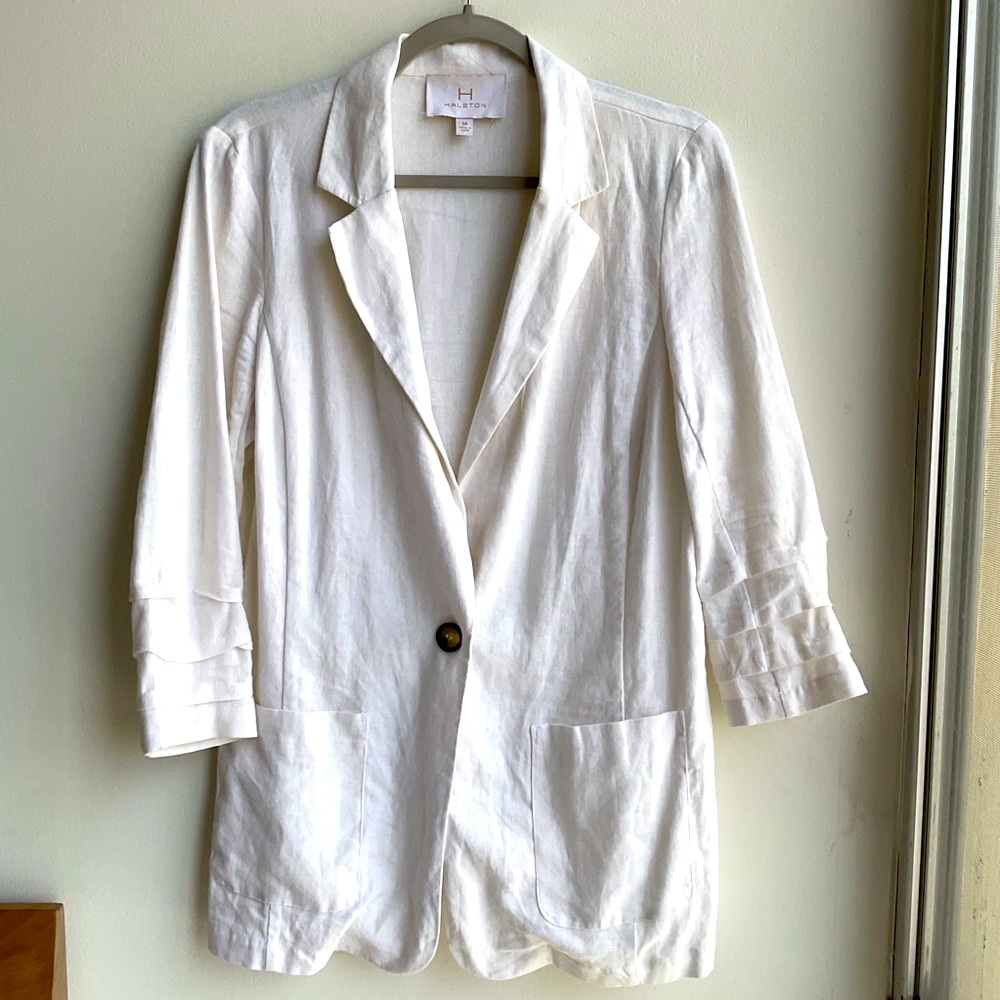 Halston White Blazer with Notched Lapels and Relaxed Fit